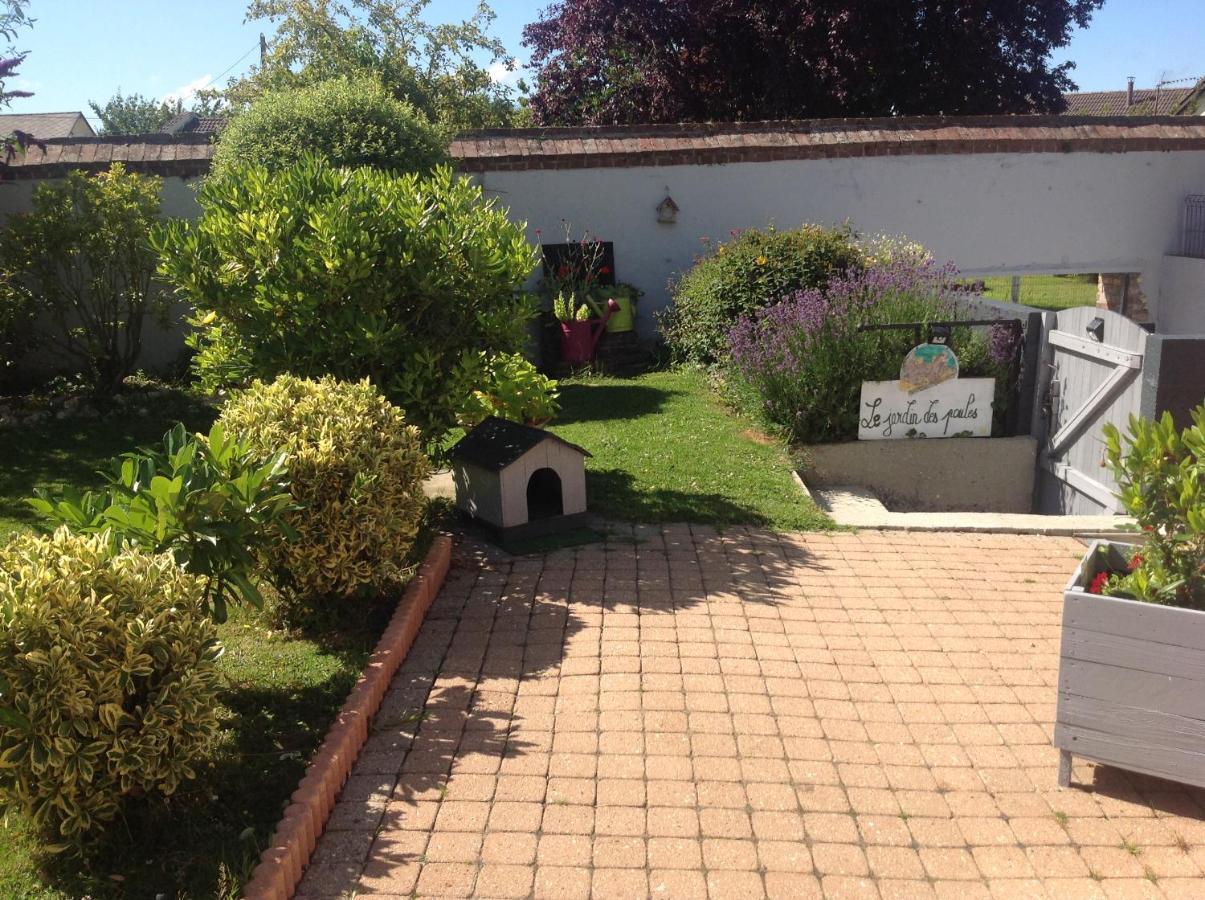 Le Jardin Des Poules Bed & Breakfast Thiétreville Exterior photo