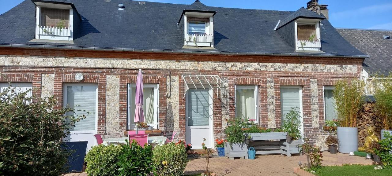 Le Jardin Des Poules Bed & Breakfast Thiétreville Exterior photo